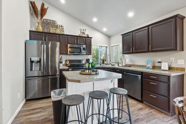 Building Photo - 3912 E Clear Springs Dr.