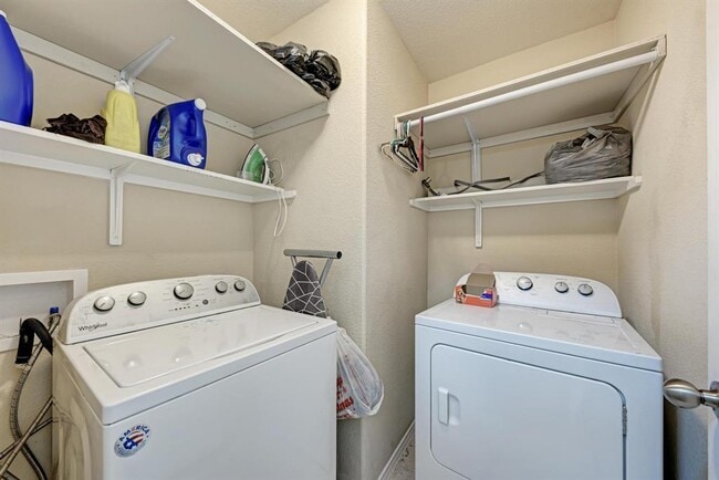 Building Photo - 921 Dexter Dr