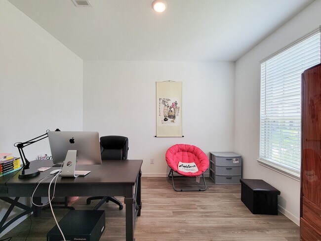 Building Photo - Ready to move in! The Granville floor plan...