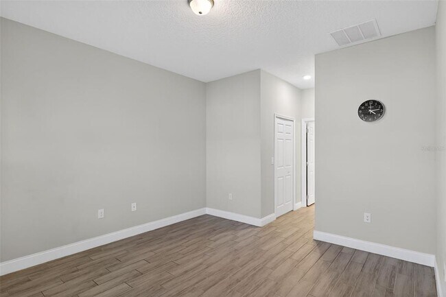 Building Photo - 717 Robin Ct