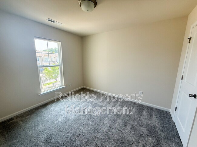 Building Photo - 261 White Oak Ridge Dr