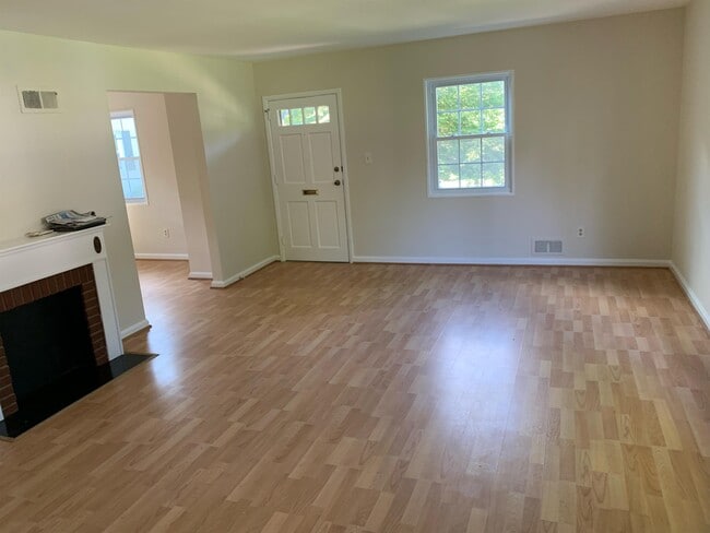 Building Photo - 5358 Pooks Hill Rd