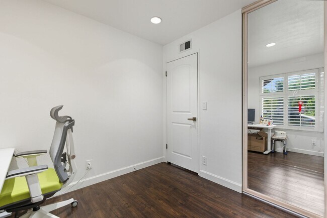 Building Photo - Welcome to elegant living in the heart of ...