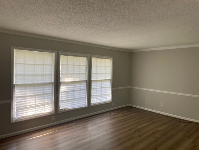 Building Photo - For Rent