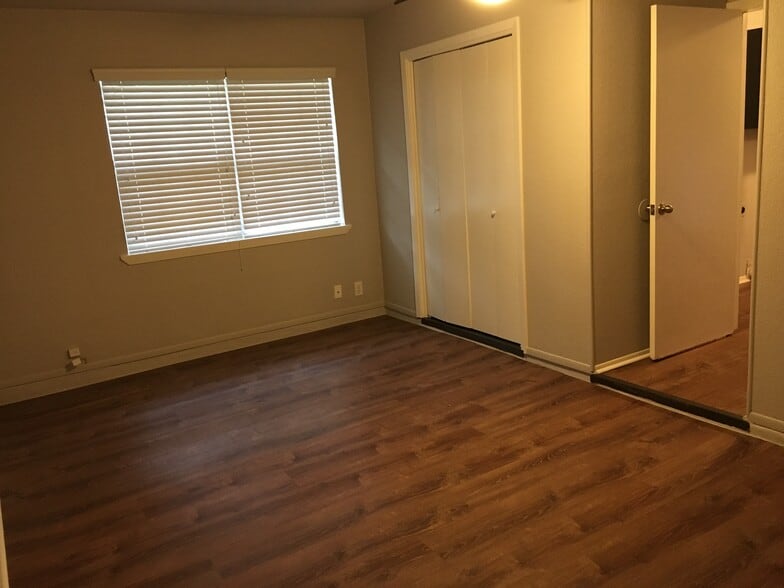 Huge 4th bedroom. There is another closet not showing - 2400 Dijon Dr