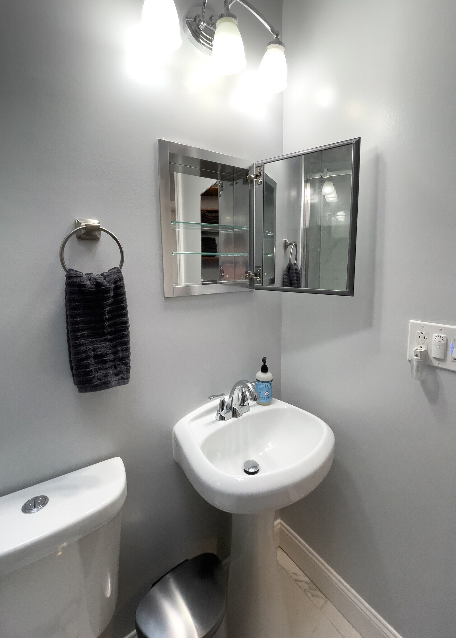 Building Photo - 1513 Oates St NE