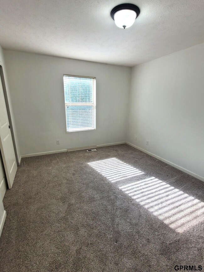 Building Photo - 16402 Iske Dr