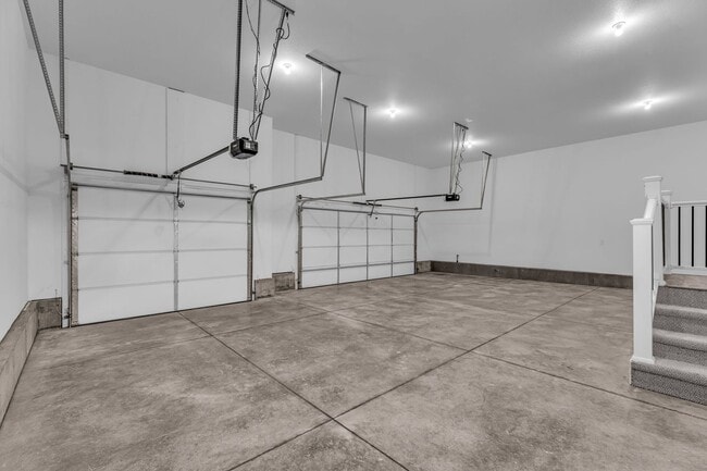 Building Photo - Italian Estates Property Management