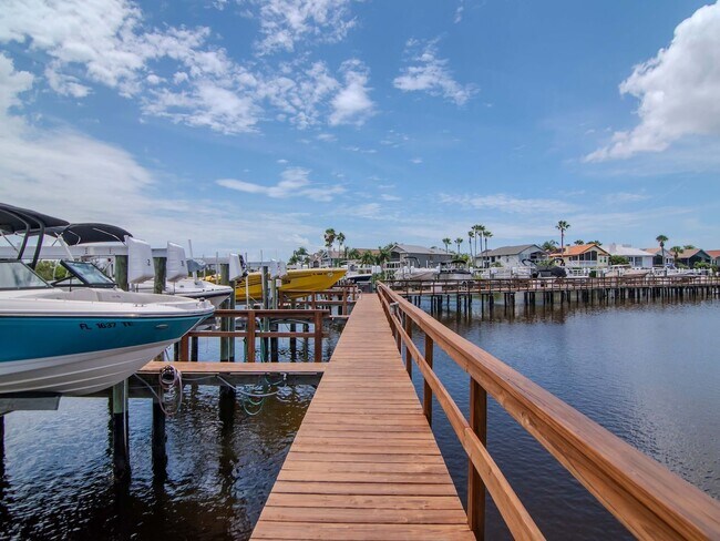 Building Photo - Waterfront Penthouse Living – Luxury 3 Bedroom / 2 Bath Condo on the Water