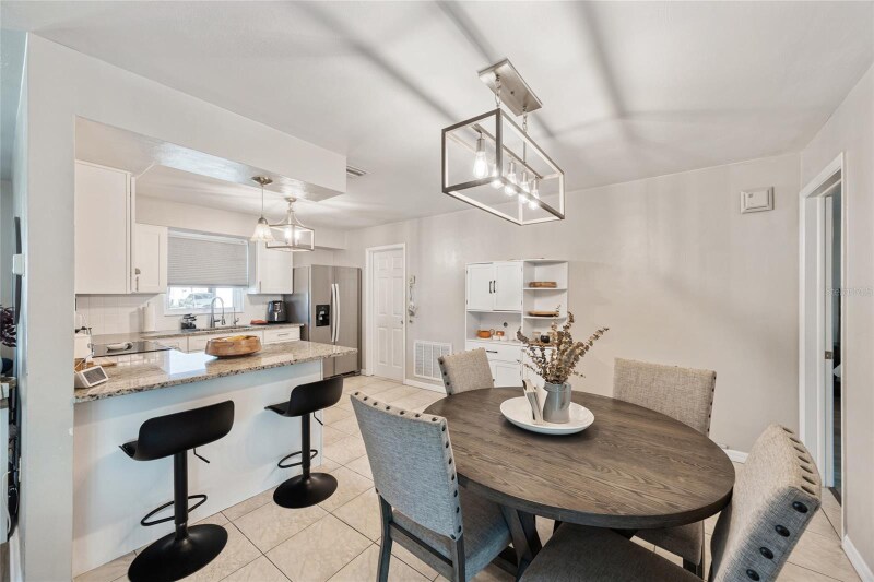 Building Photo - 7520 Hawthorn Dr