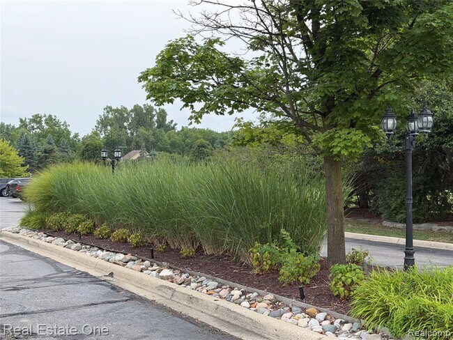 Building Photo - 29285 Glen Oaks Blvd E