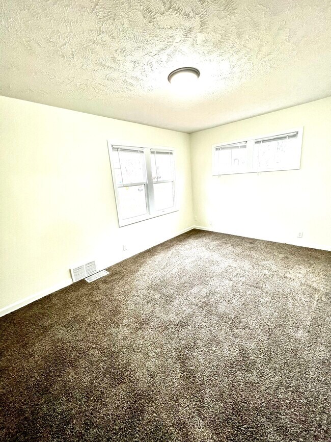 Building Photo - 211 Marian Ave