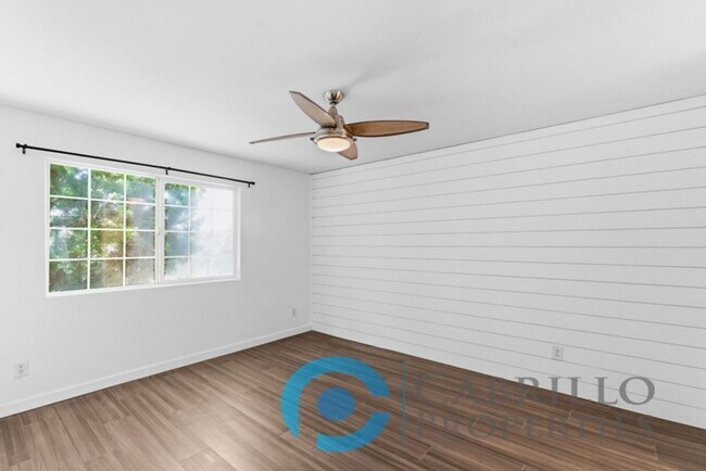 Building Photo - *** FIRST MONTH FREE *** Beautifully Renovated 2BD/2BA Condo with In-Unit Washer and Dryer
