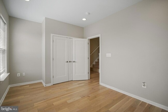 Building Photo - 621 Parkside Pl NE