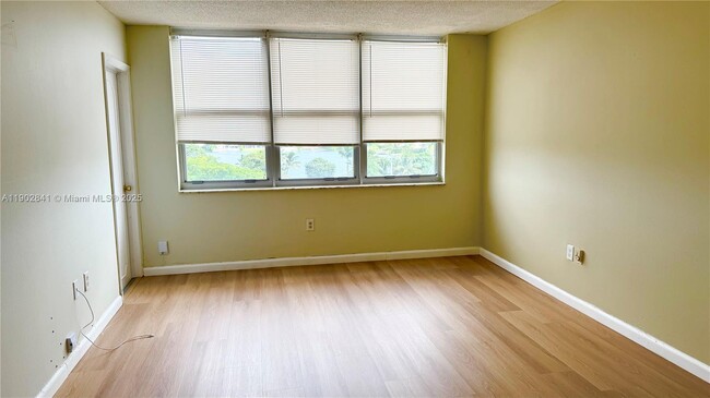 Building Photo - 1780 NE 191st St