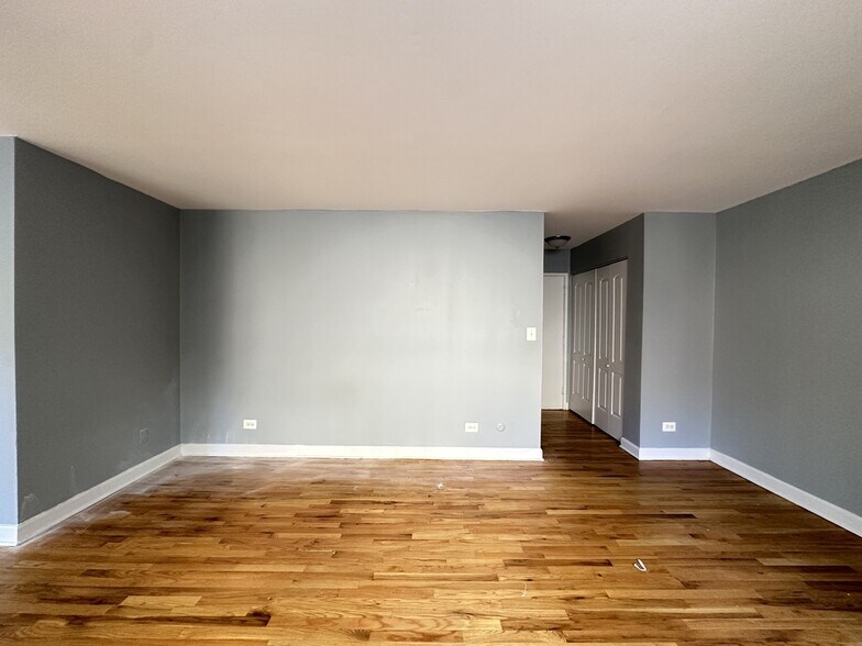 Building Photo - 1515 W Morse Ave