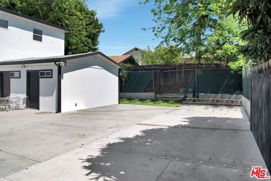 Building Photo - 5646 Aldama St