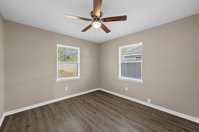 Building Photo - 112 Shirley Dr