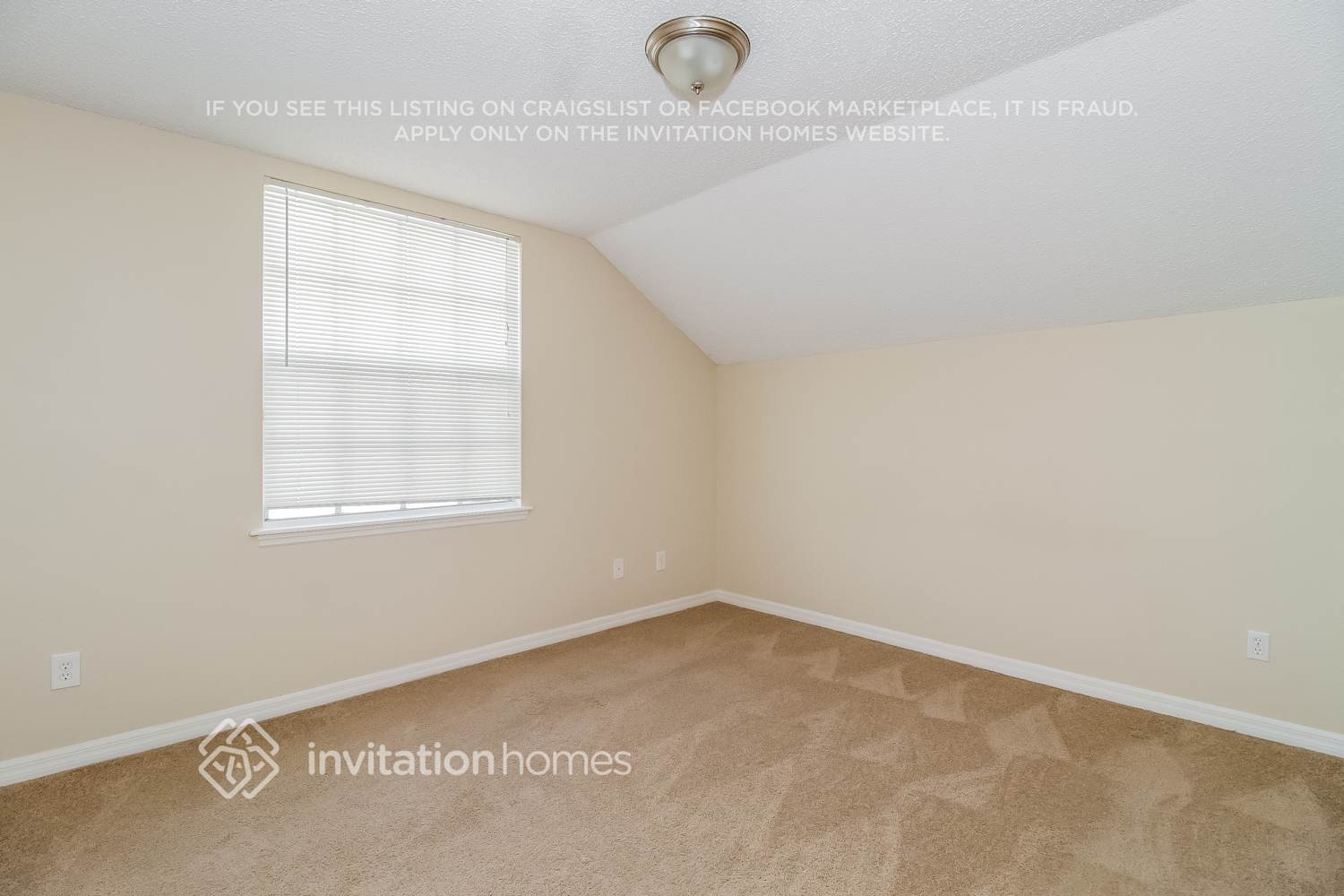 Building Photo - 9857 Red Clover Ave