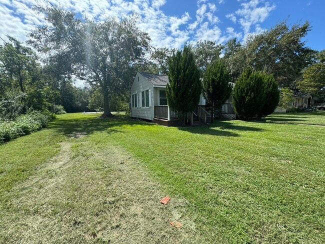 Building Photo - 1210 Live Oak Ave