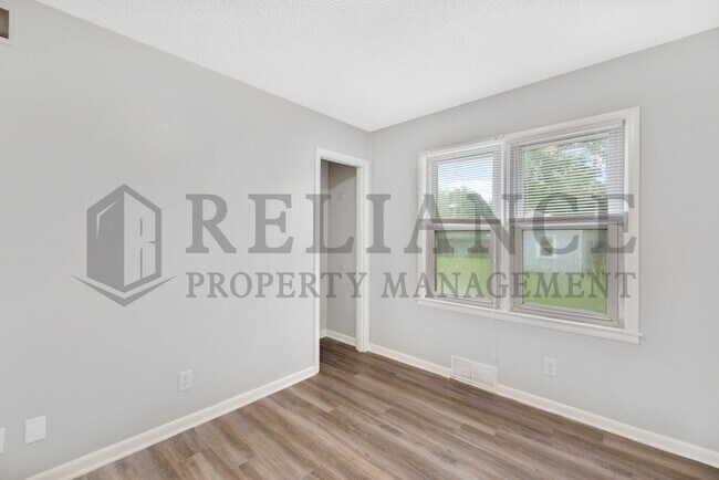 Building Photo - 2322 S Vine St