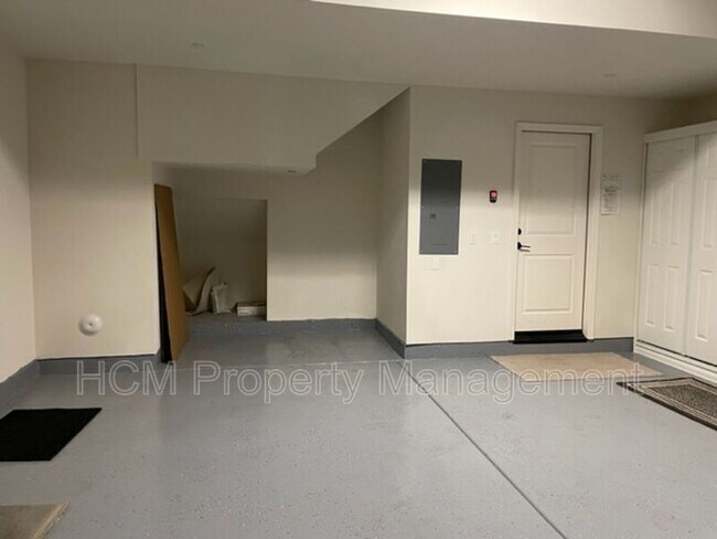 Building Photo - 59 Henson