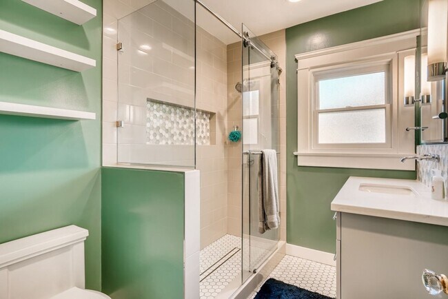 Building Photo - Quaint Remodeled 2 Bedroom Home in South Park