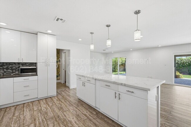 Building Photo - 207 E El Caminito Dr