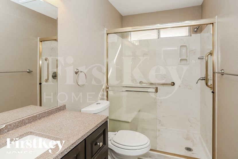 Building Photo - 1118 Sport of Kings Ave