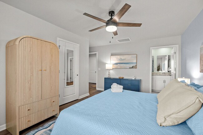 Building Photo - 2276A Essex Dr