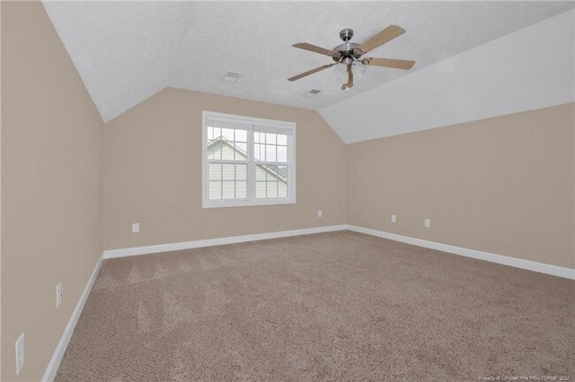 Building Photo - 4 Bedroom 2.5 Bathroom