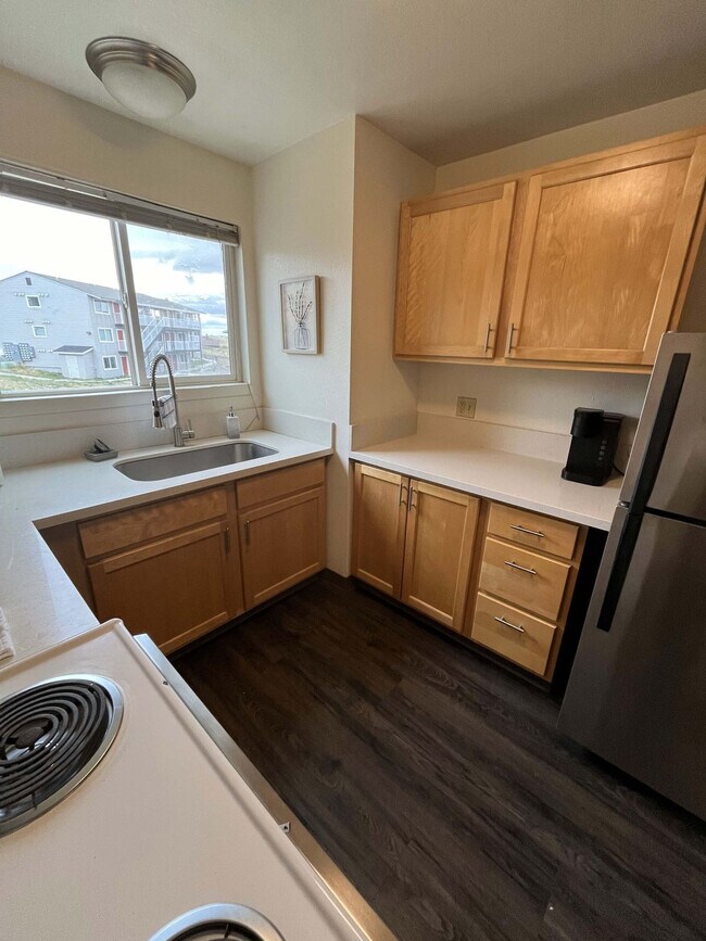 Building Photo - 1555 NE Merman Dr