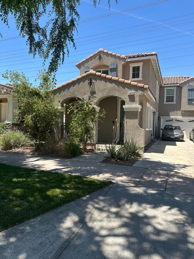 Building Photo - Loma Linda Beauty!