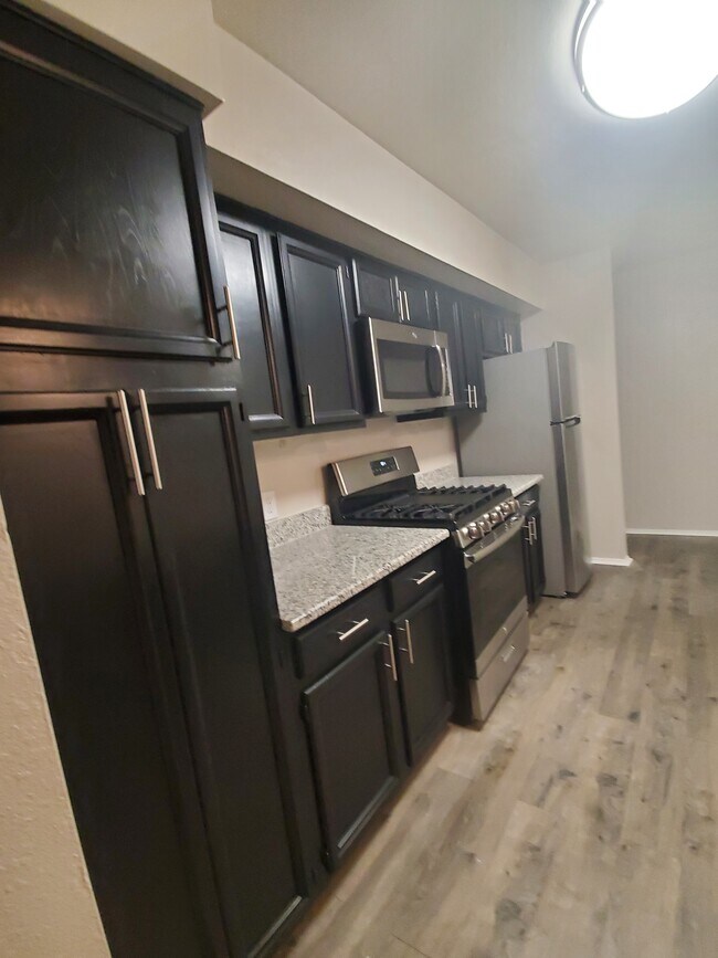 Kitchen - 1706 Live Oak Pl