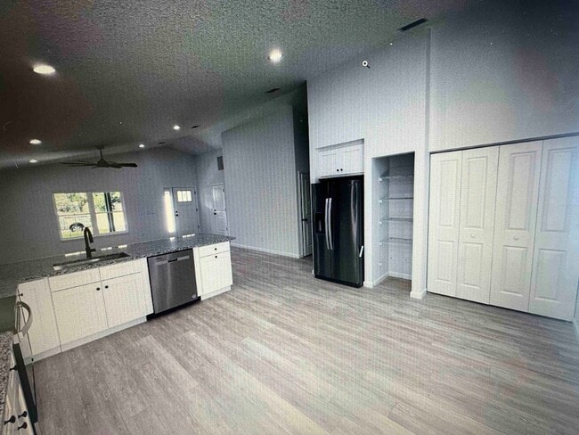 Building Photo - 231 Monterey Ave