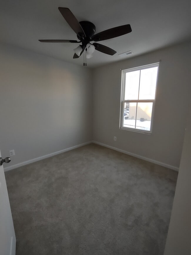 Building Photo - 76 Azalea Cir