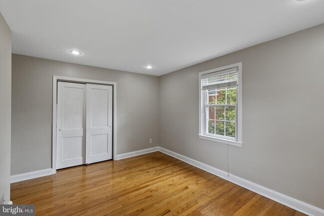 Building Photo - 1541 Doxbury Rd