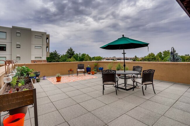 Building Photo - 2BDR Condo w/ AMAZING private patio & amenities!