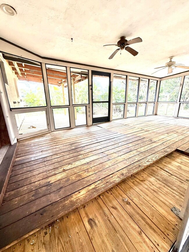 Building Photo - 6745 Venetian Dr