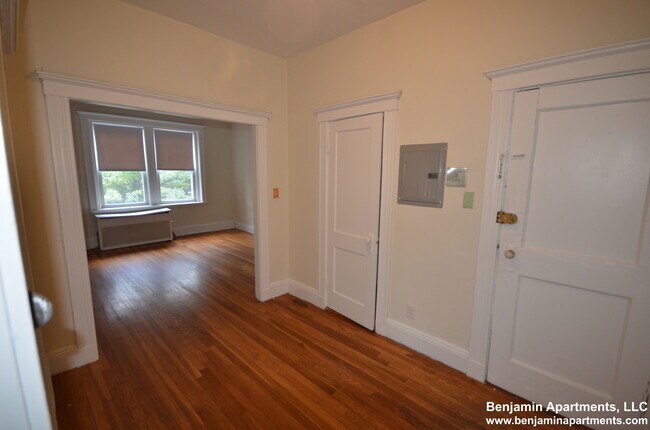 Building Photo - 9 Egremont Rd