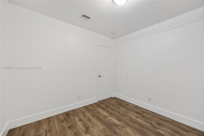 Building Photo - 500 NE 136th St