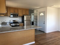 Building Photo - 2-Bedroom Richmond Home with Laundry Machi...