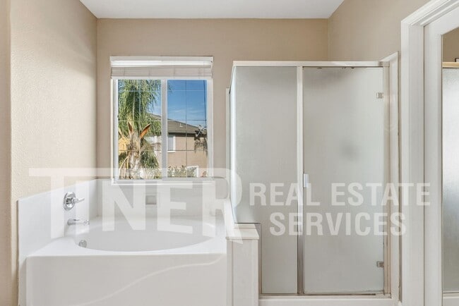 Building Photo - 5444 Noyack Way