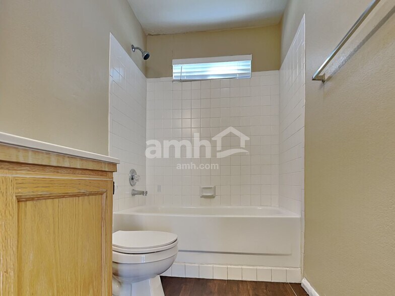 Building Photo - 9915 E Paseo Juan Tabo