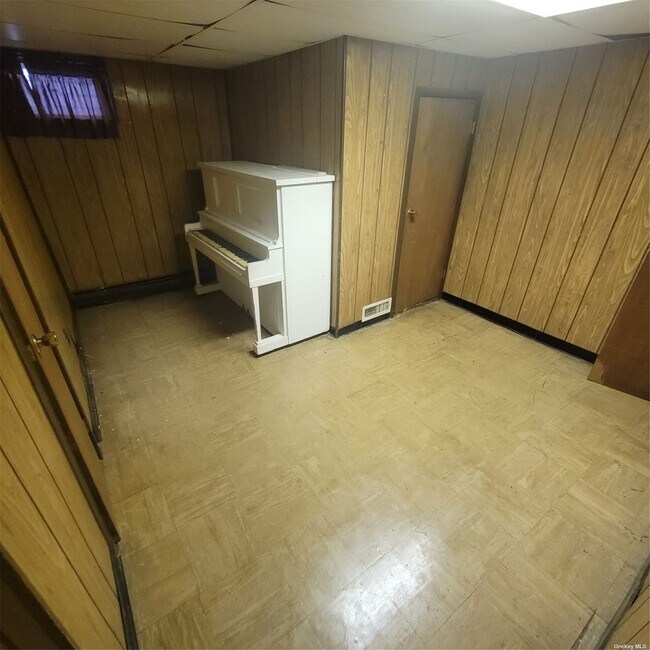 Building Photo - 619 Willis St