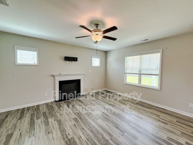 Building Photo - 147 Stafford Ave