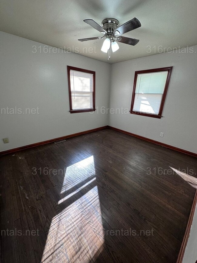 Building Photo - 840 N Belmont Ave