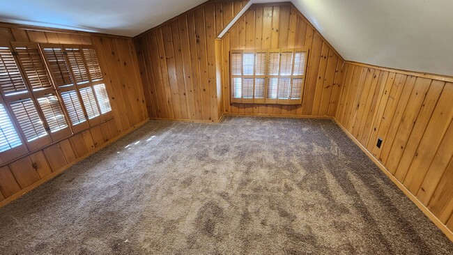 Building Photo - Stunning 4-Bedroom Home with Attached Gara...