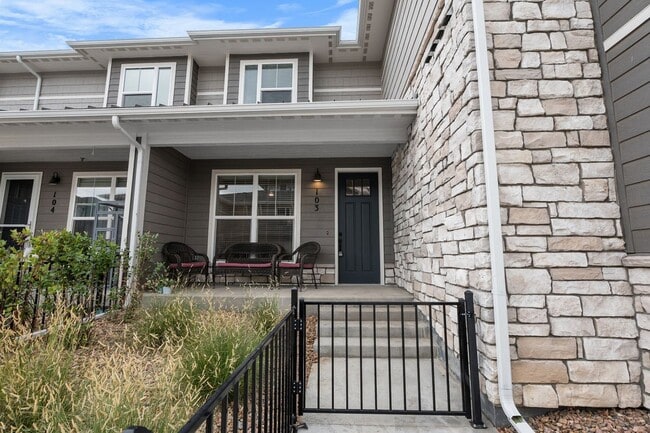 Building Photo - 350 High Point Dr