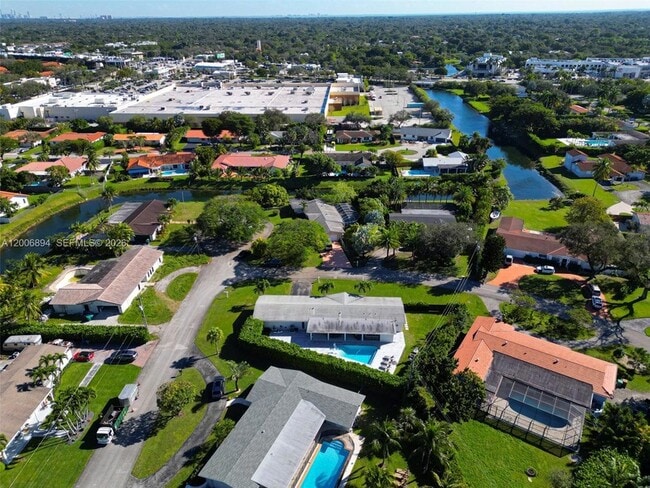 Building Photo - 10600 SW 80th Ct